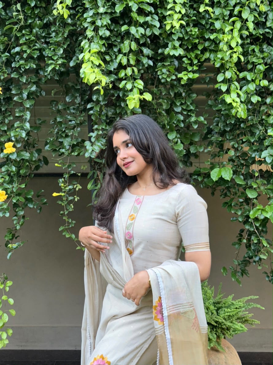 Onam collection-Ivory silk set with flower embroidery